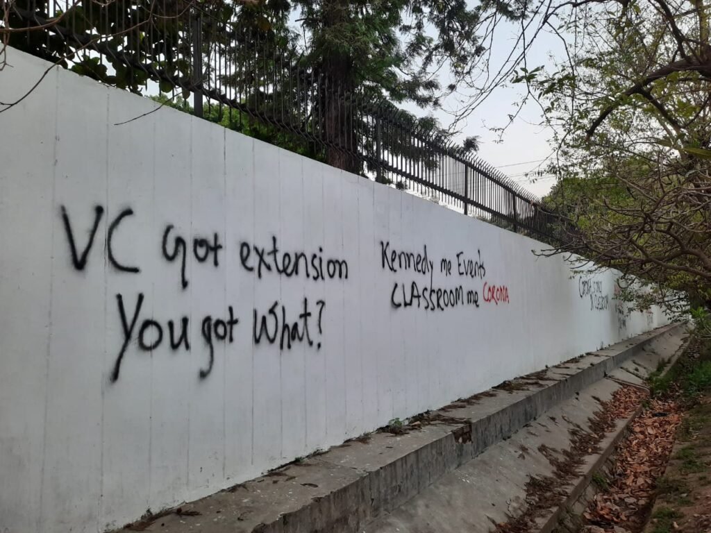 Students Paint Walls Of AMU With Slogans And Questions, Demand Offline Classes Resumption – The Second Angle Walls of AMU