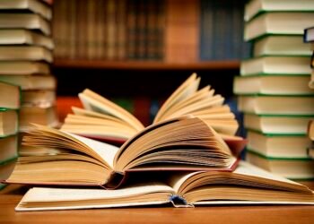 10 Books Everyone Should Read Before College