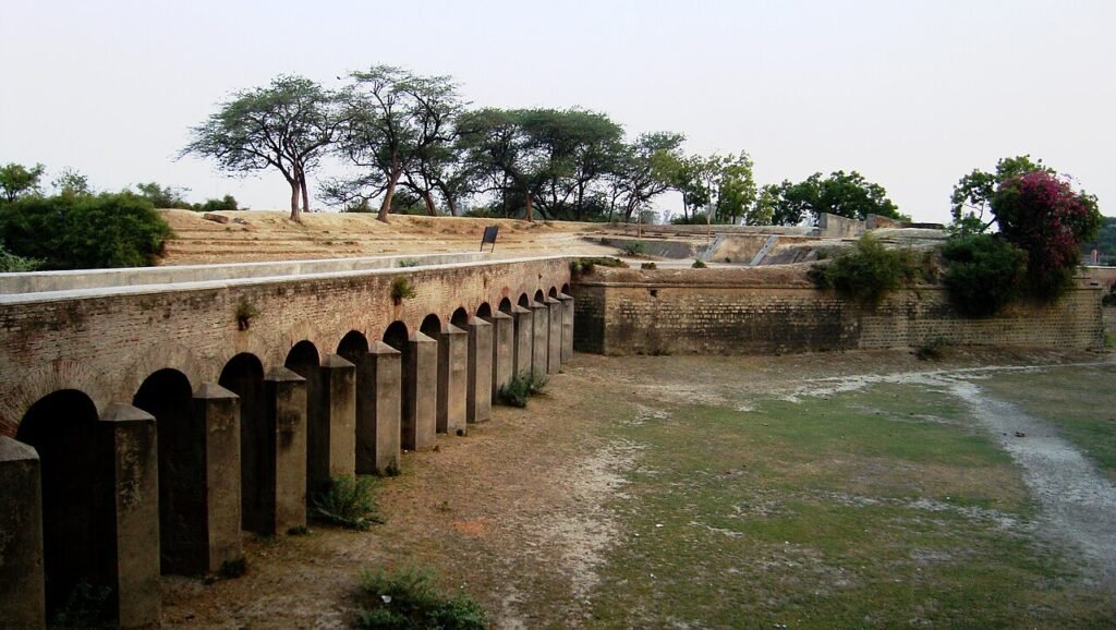 Aligarh City Guide: Culture, Tradition, Food and Places to Visit Aligarh Fort