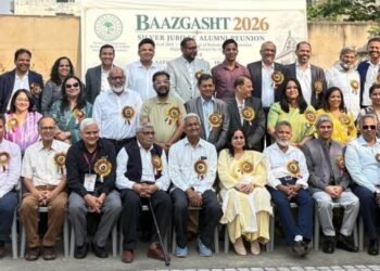 Baazgasht 2026: AMU MBA Class of 2001 Returns to Campus for Silver Jubilee Reunion Alumni of the 2001 MBA batch pose for a group photo at Baazgasht 2026, AMU