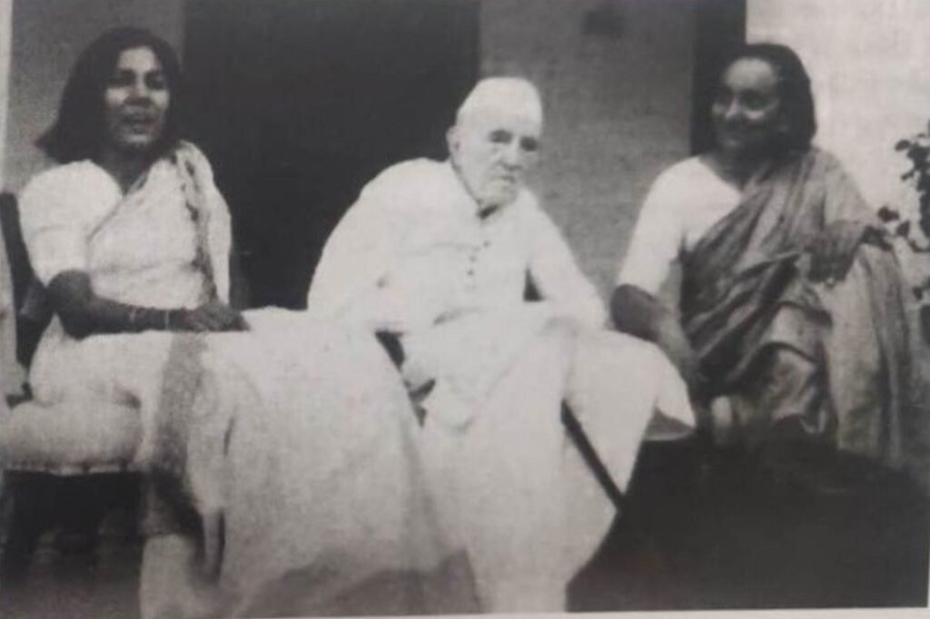 Shahla Haider, AMU Alumna and Granddaughter of Papa Mian, Passes Away Shahla Haider, left, with her grandfather Sheikh Abdullah (Papa Mian) and Dr Hameeda Saeeduzzafar