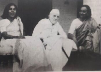 Shahla Haider, left, with her grandfather Sheikh Abdullah (Papa Mian) and Dr Hameeda Saeeduzzafar