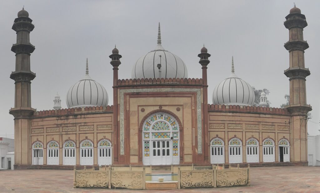 The Aligarian: AMU News, Alumni and Aligarh City Jama Masjid on the Aligarh Muslim University campus